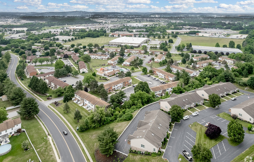 Arrow Real Estate Advisors arranges $22.85 million CMBS loan for Yorketowne Pointe Townhomes